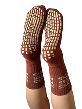 Load image into Gallery viewer, &quot;PILATES PILATES PILATES&quot; BROWN/BEIGE GRIP SOCKS

