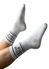 Load image into Gallery viewer, &quot;FESTIVE FEELS&quot; CREW SOCKS
